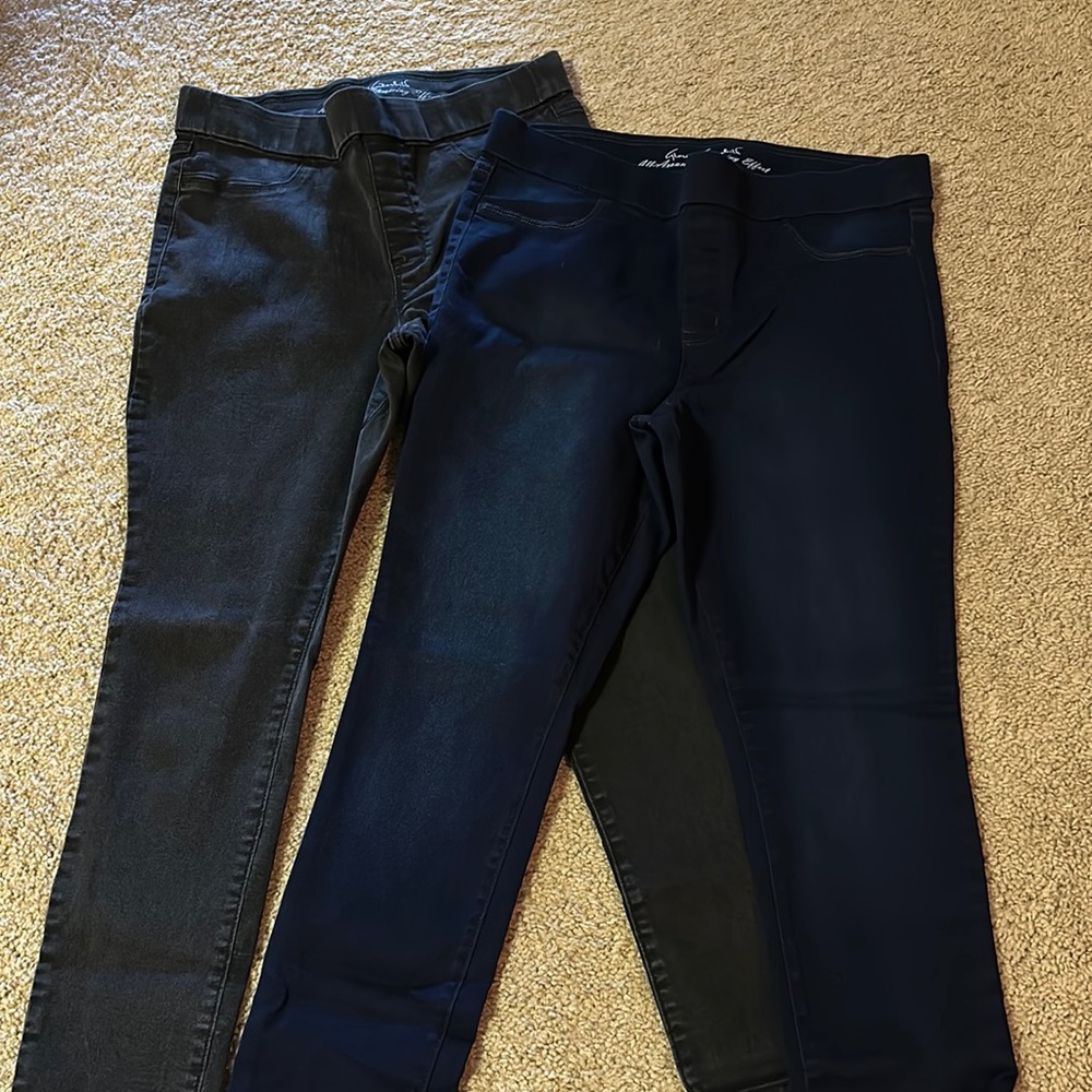 Gloria Vanderbilt slimming denim jeans- 2 pair